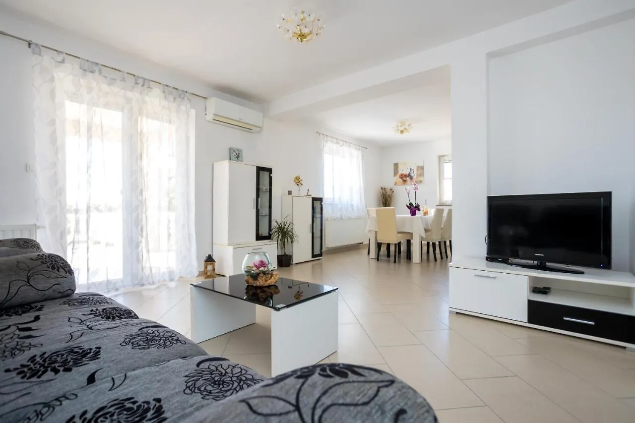 Apartmani Sandra Malinska Sveti Vid-Miholjice