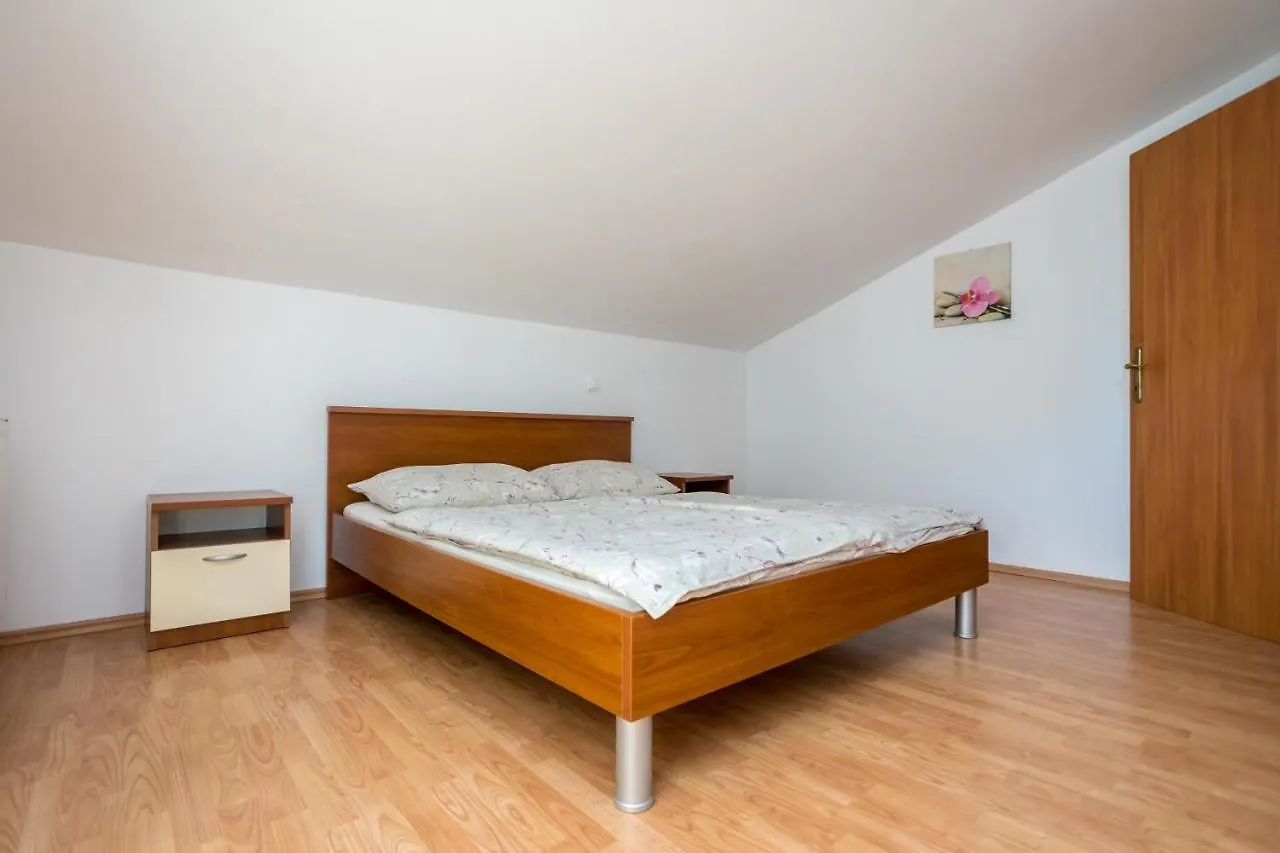 Apartmani Sandra Malinska Sveti Vid-Miholjice Croatia