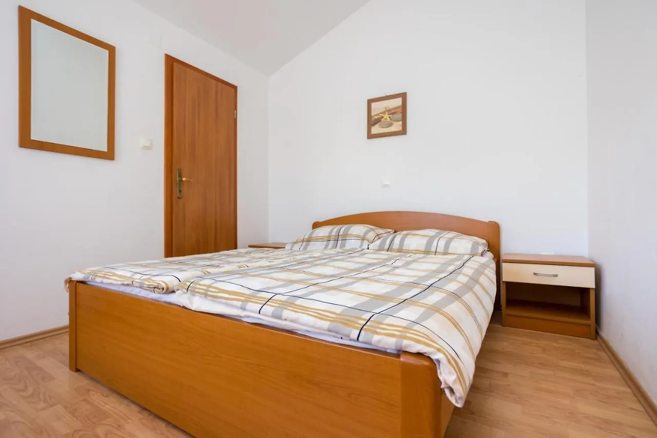 Apartmani Sandra Malinska Sveti Vid-Miholjice 0*,  Croatia